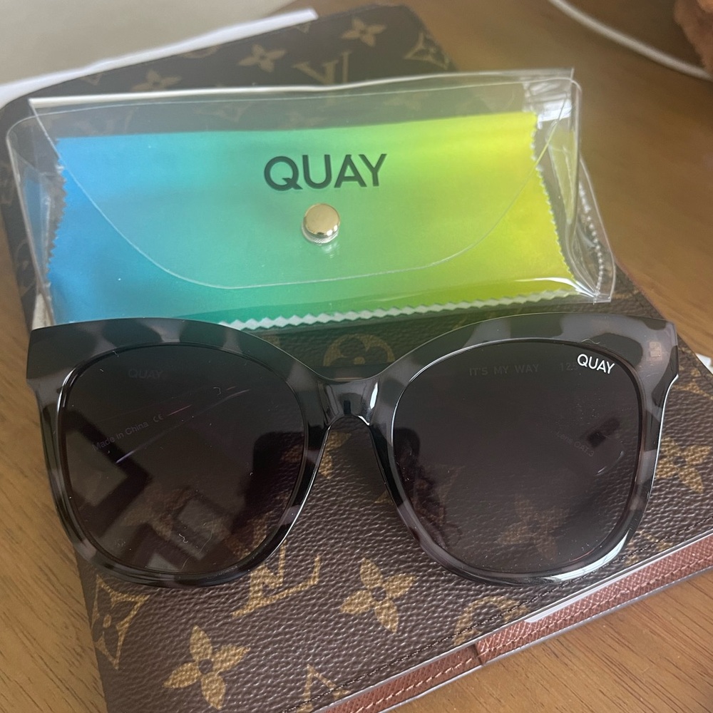 NWT It's My Way Sunglasses in Milky Tort